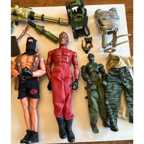 Large Vintage Lot of 25+ GI JOE Figurines and Accessories - Picture 3 of 8